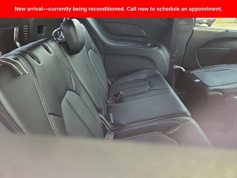 Used 2025 Chrysler Pacifica Select FWD image 11
