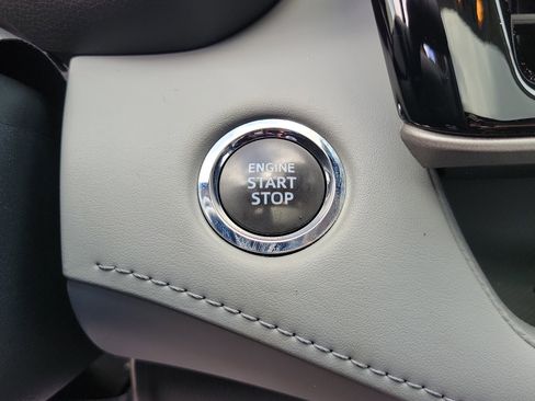 Used 2022 Toyota Highlander XLE FWD image 23