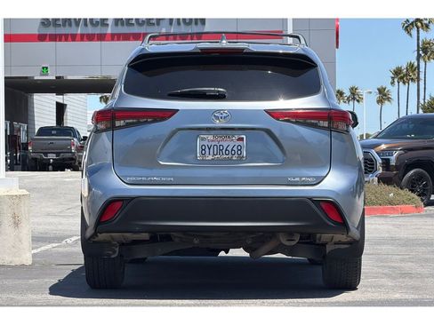 Used 2021 Toyota Highlander XLE AWD/4WD image 5