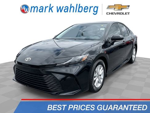 Used 2025 Toyota Camry LE FWD image 1