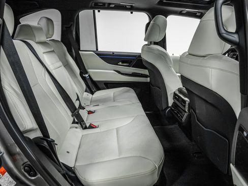 Used 2024 Lexus LX 600 4WD w/ Luxury Package image 34