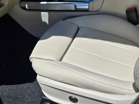 New 2026 Mercedes-Benz GLB 250 image 4