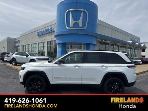 Used 2023 Jeep Grand Cherokee Altitude AWD/4WD image 1