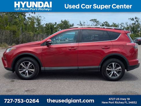 Used 2017 Toyota RAV4 XLE FWD image 2