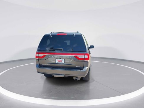 Used 2016 Lincoln Navigator Select AWD/4WD image 7