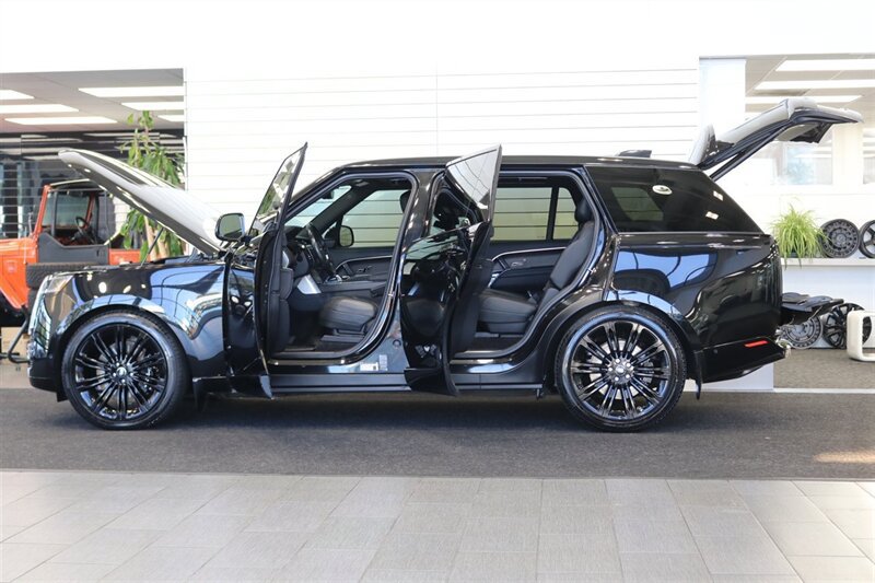 Used 2025 Land Rover Range Rover Long Wheelbase Autobiography AWD/4WD image 10