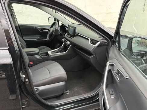 Used 2021 Toyota RAV4 XLE FWD image 25