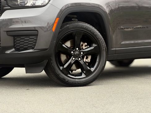 Used 2023 Jeep Grand Cherokee L Laredo AWD/4WD image 2