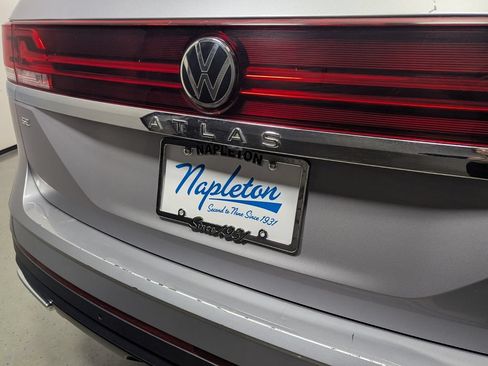 Used 2024 Volkswagen Atlas SE FWD image 9