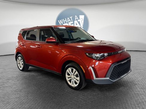 Certified 2023 Kia Soul LX FWD image 1