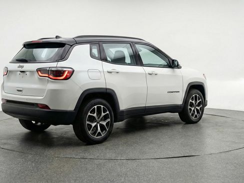 Used 2025 Jeep Compass Limited AWD/4WD image 9