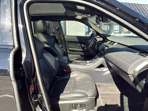 Used 2019 Land Rover Range Rover Evoque SE Premium image 18