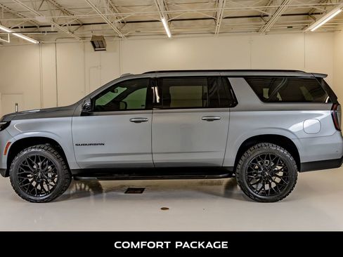 Used 2026 Chevrolet Suburban RST w/ RST Capability Package AWD/4WD image 6