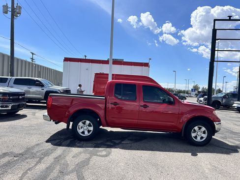 Used 2011 Nissan Frontier SV AWD/4WD image 6