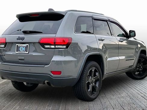 Used 2019 Jeep Grand Cherokee Laredo AWD/4WD image 9