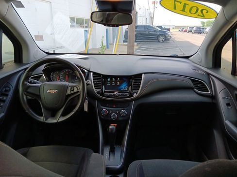 Used 2017 Chevrolet Trax LS FWD image 26