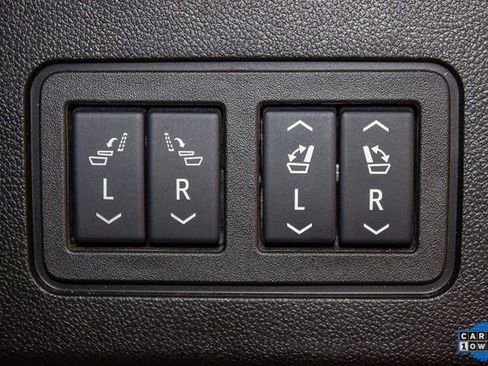 Used 2025 Cadillac XT6 Premium Luxury image 16