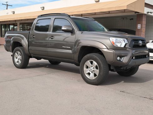 Used 2014 Toyota Tacoma 4x4 Double Cab w/ TRD Sport Package image 3