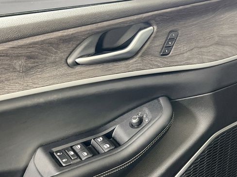 Used 2022 Jeep Grand Cherokee Limited image 17