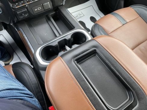 Used 2019 Chevrolet Silverado 1500 High Country w/ High Country Premium Package image 15