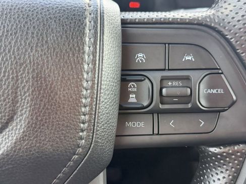 Used 2025 Toyota Tacoma SR5 AWD/4WD image 21