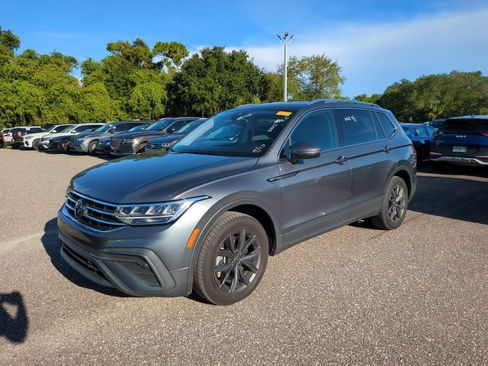 Certified 2023 Volkswagen Tiguan SE FWD image 2