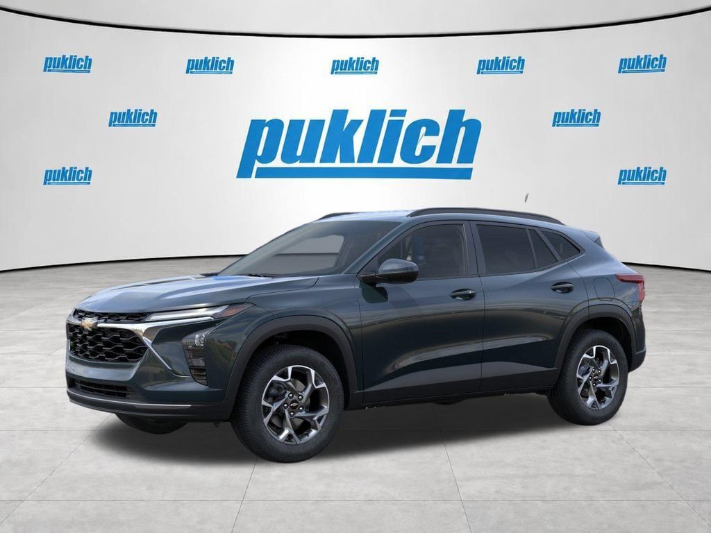 New 2026 Chevrolet Trax LT w/ Driver Confidence Package FWD image 2
