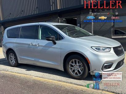 Used 2024 Chrysler Pacifica Touring-L
