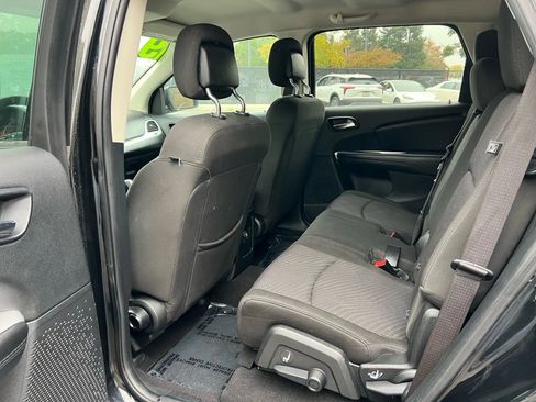 Used 2019 Dodge Journey SE image 24