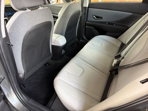 Used 2025 Hyundai Elantra Limited FWD image 31