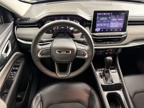 Used 2022 Jeep Compass Latitude FWD image 27