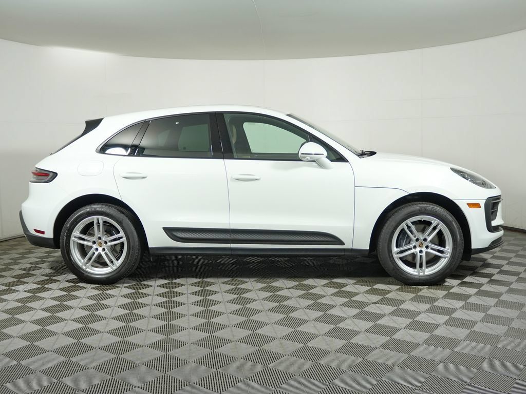 Certified 2025 Porsche Macan w/ Premium Package Plus AWD/4WD image 8