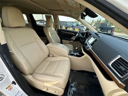 Used 2018 Toyota Highlander Limited image 24