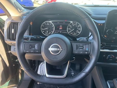 Certified 2025 Nissan Pathfinder SL w/ SL Premium Package image 17