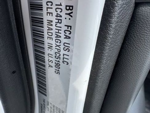 Used 2023 Jeep Grand Cherokee Altitude image 42