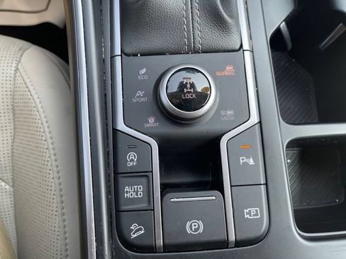 Used 2025 Kia Sorento S w/ Panoramic Sunroof Package AWD/4WD image 24