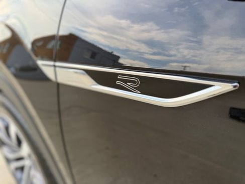 Used 2021 Volkswagen Atlas SEL Premium image 19