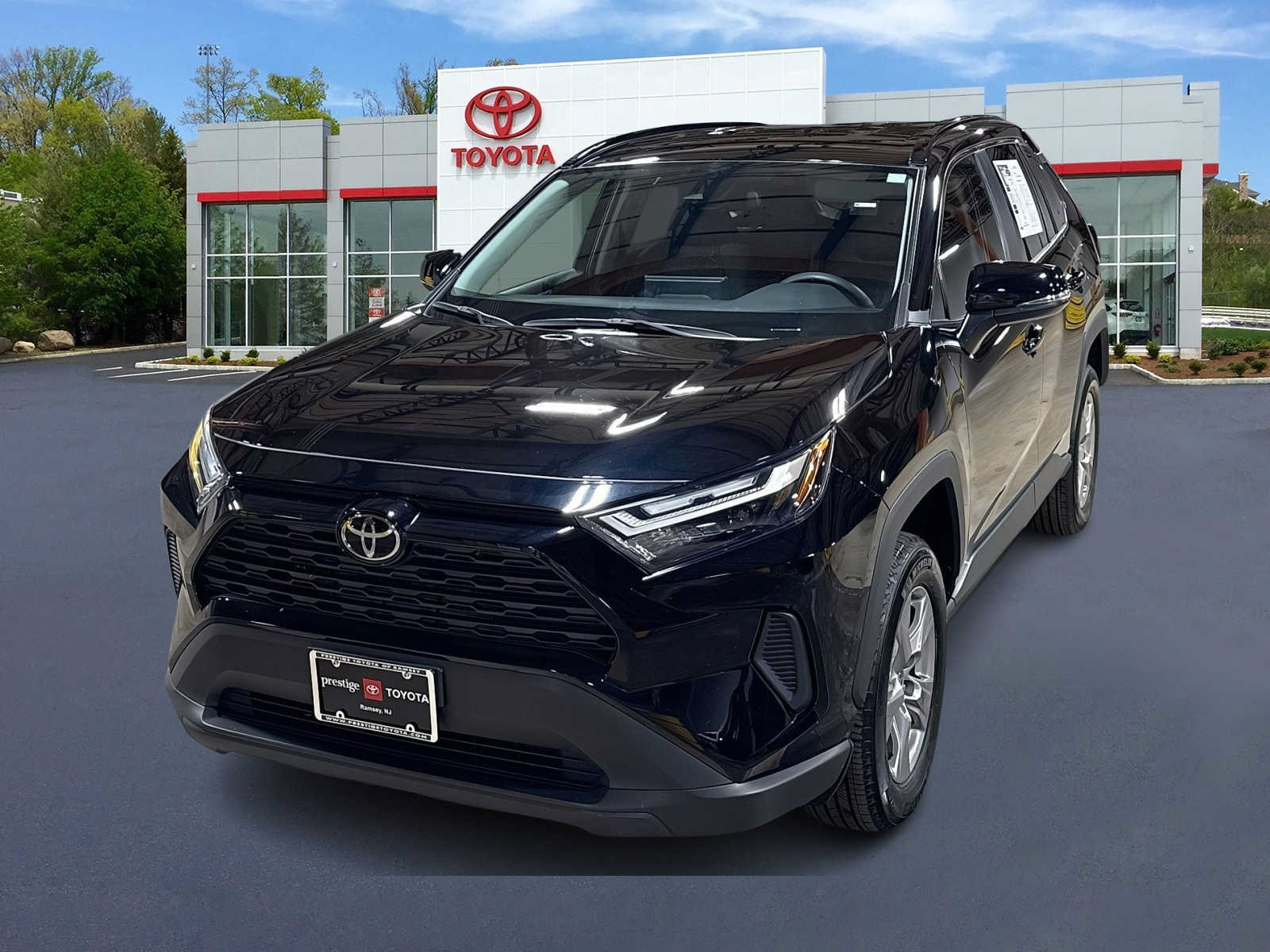 Certified 2025 Toyota RAV4 XLE AWD/4WD image 1