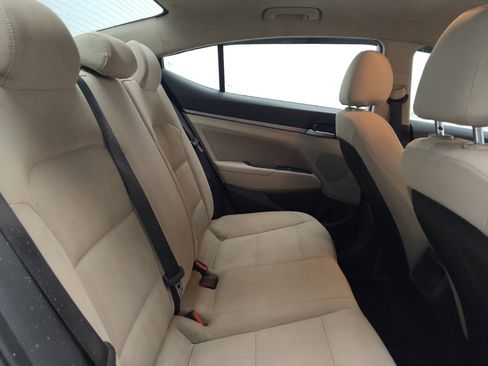 Used 2017 Hyundai Elantra SE image 19