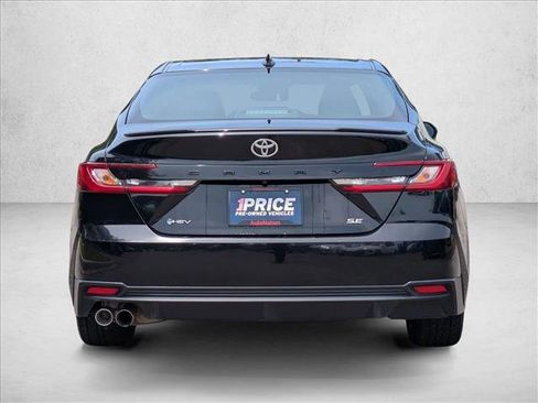 Used 2025 Toyota Camry SE FWD image 7