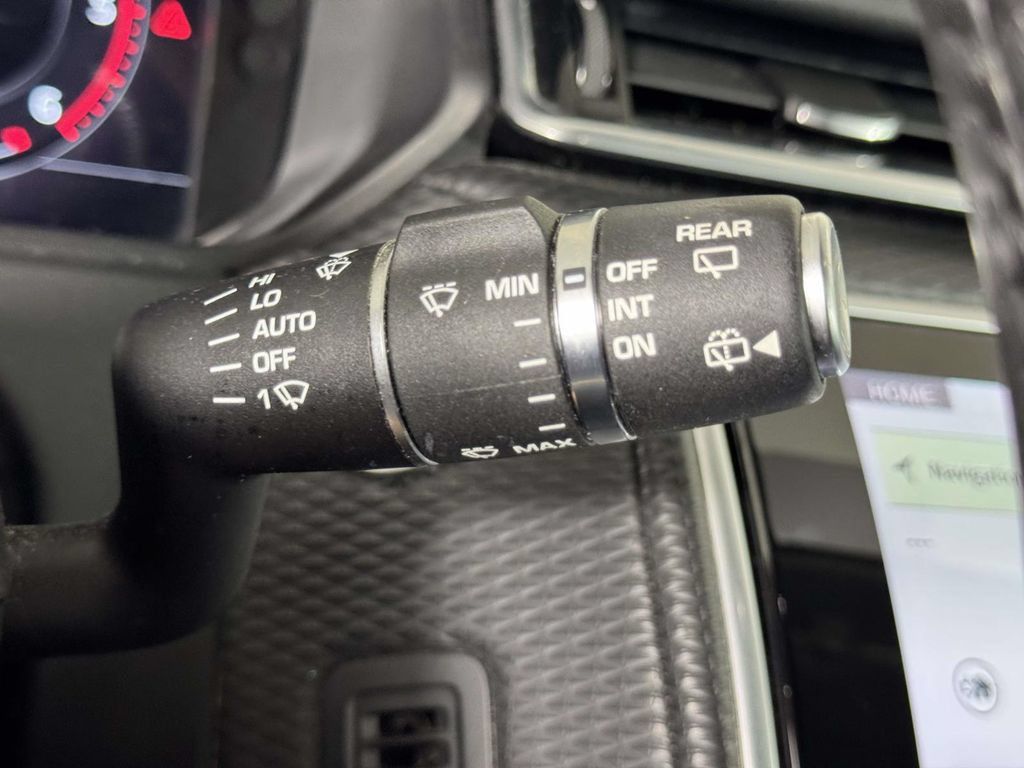 Used 2018 Land Rover Range Rover Velar S AWD/4WD image 23