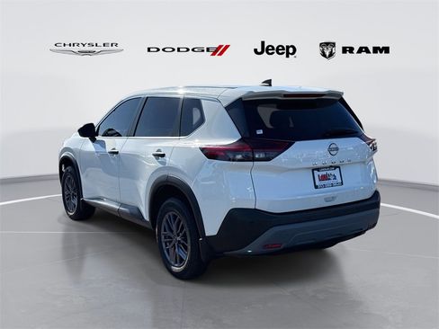 Used 2023 Nissan Rogue S image 4