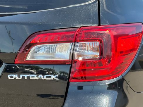 Used 2018 Subaru Outback 2.5i Touring w/ Popular Package #3 AWD/4WD image 34