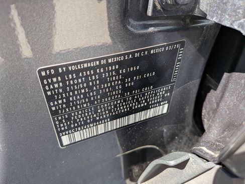 Used 2025 Volkswagen Taos SE FWD image 35
