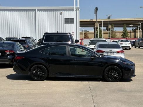 Used 2025 Toyota Camry SE FWD image 3
