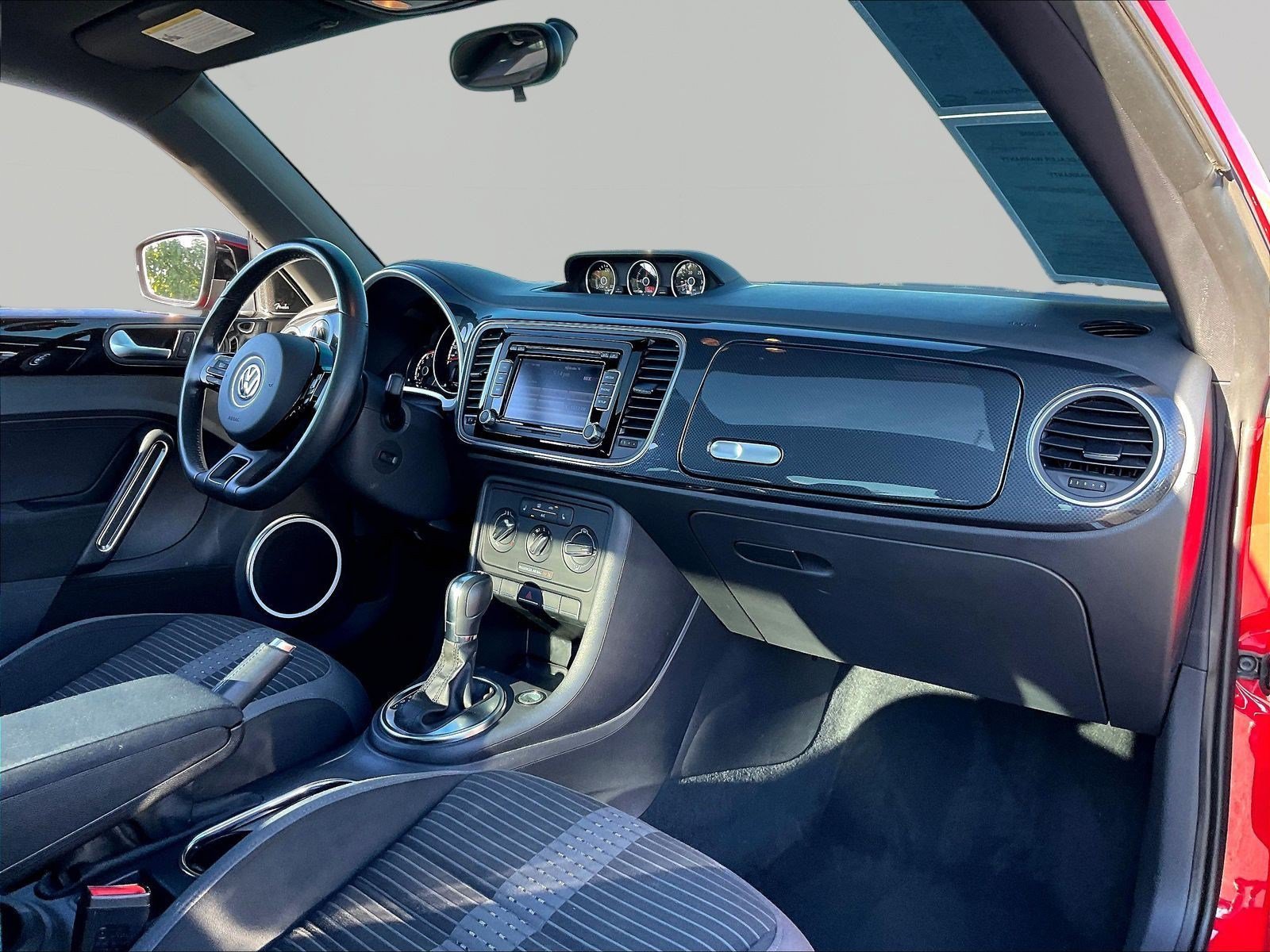 Used 2014 Volkswagen Beetle R-Line FWD image 26