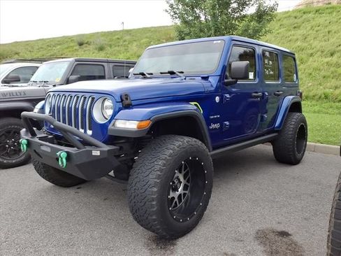 Used 2019 Jeep Wrangler Unlimited Sahara w/ Uconnect 4C Nav & Sound Group AWD/4WD image 12