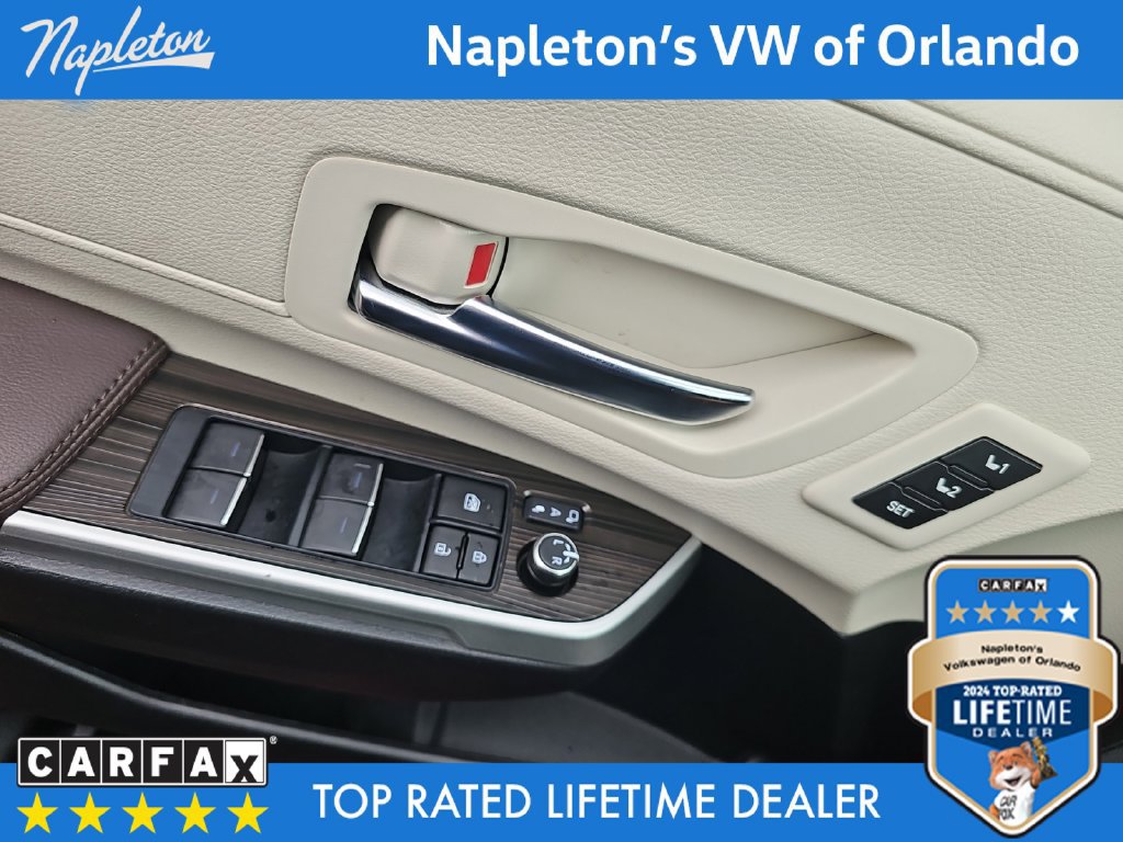 Used 2024 Toyota Sienna Platinum FWD image 28