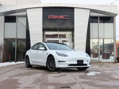 Used 2023 Tesla Model 3 Standard Range image 1