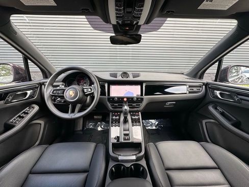 Certified 2026 Porsche Macan AWD/4WD image 6